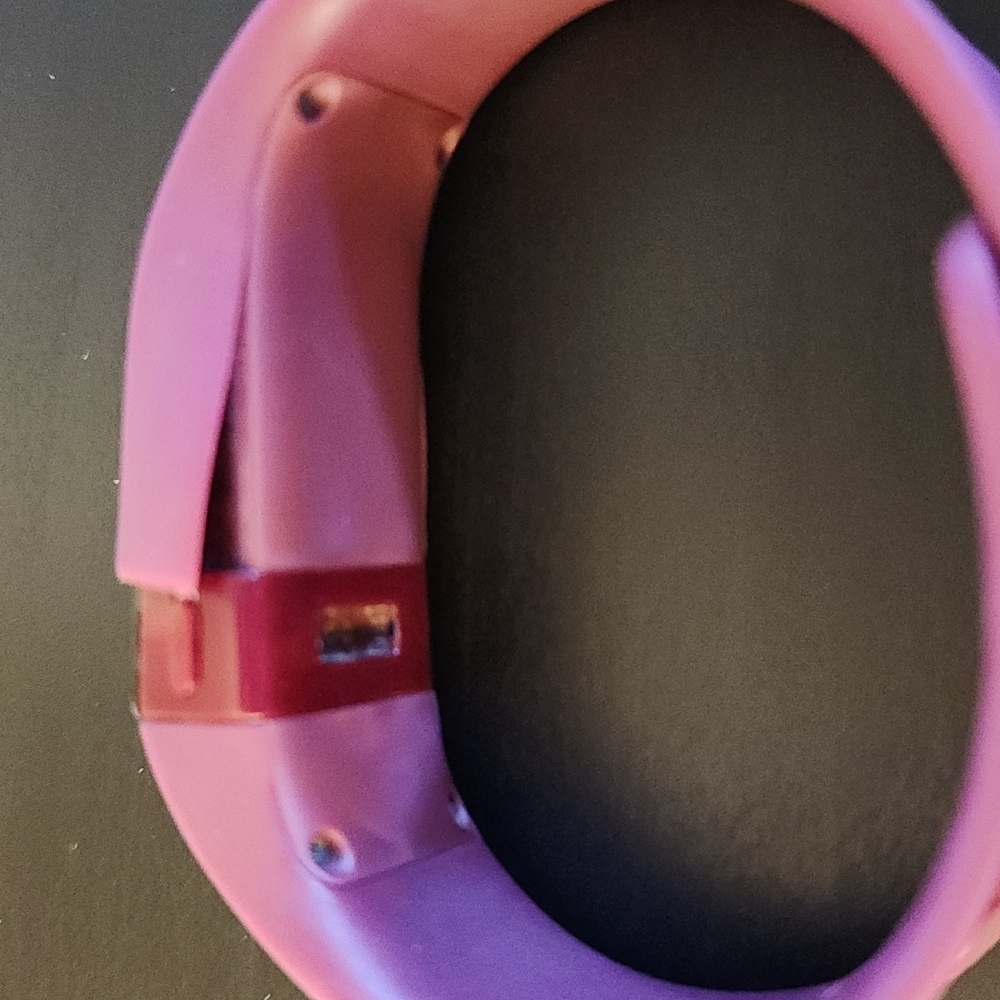 Fitbit Charge 1 Red W/ Charger - Picture 4 of 4